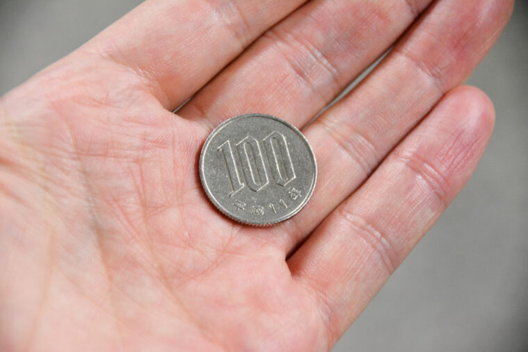 100 yen coins